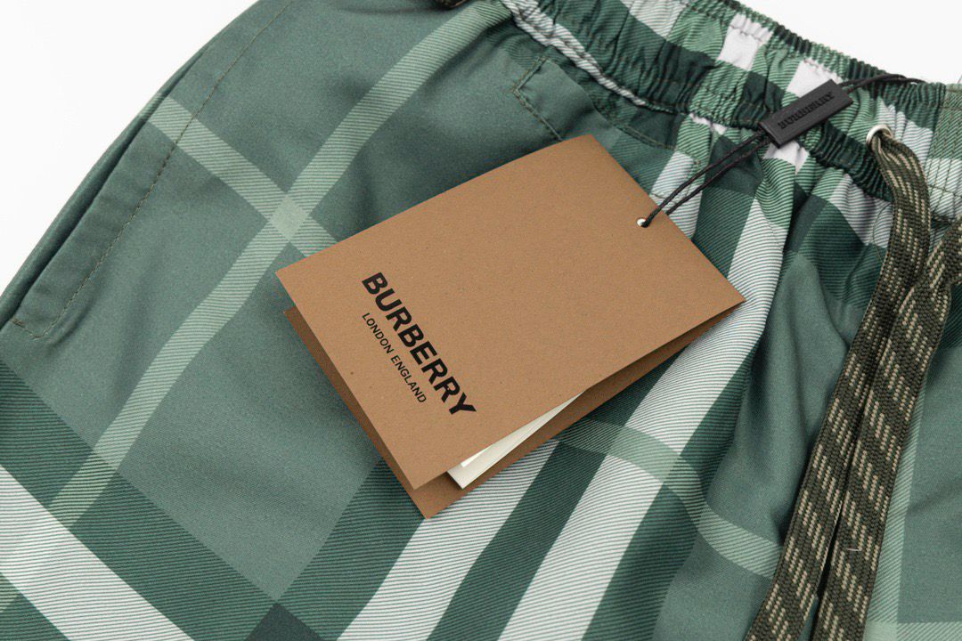 Beach pants summer quick drying shorts thin loose and casual large shorts 090104