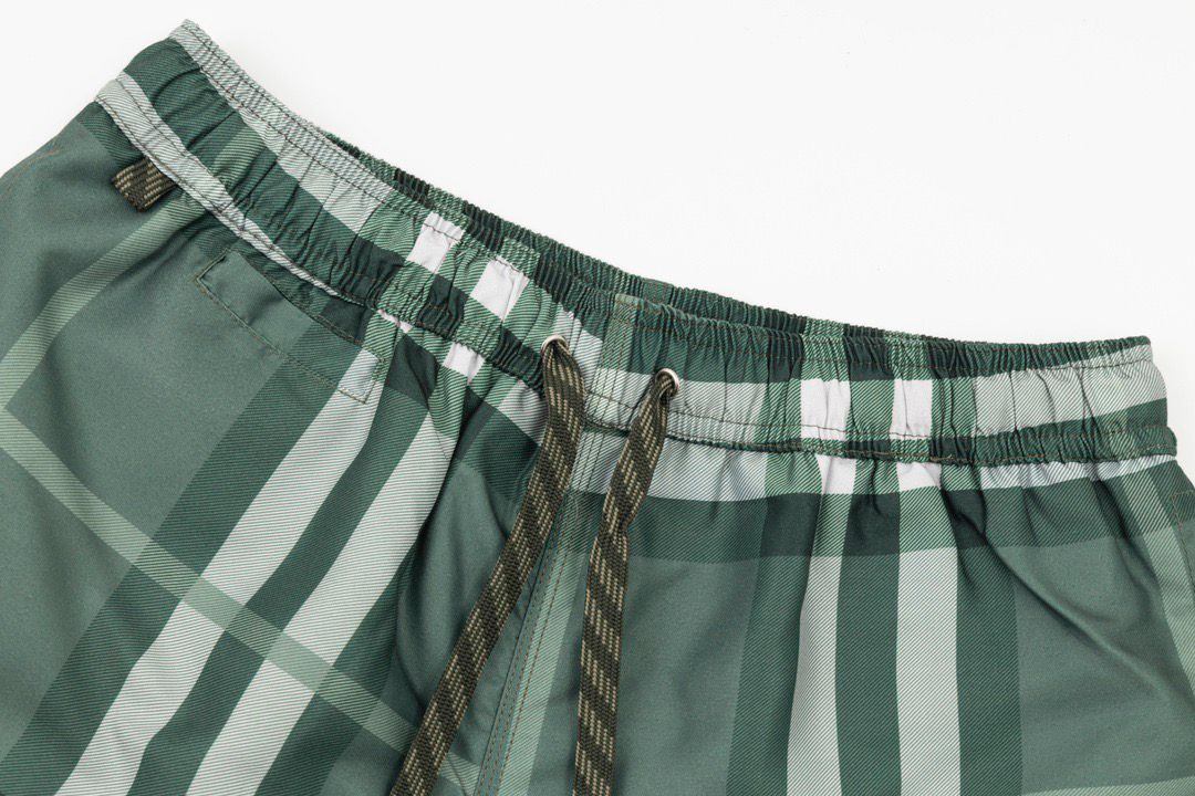 Beach pants summer quick drying shorts thin loose and casual large shorts 090104