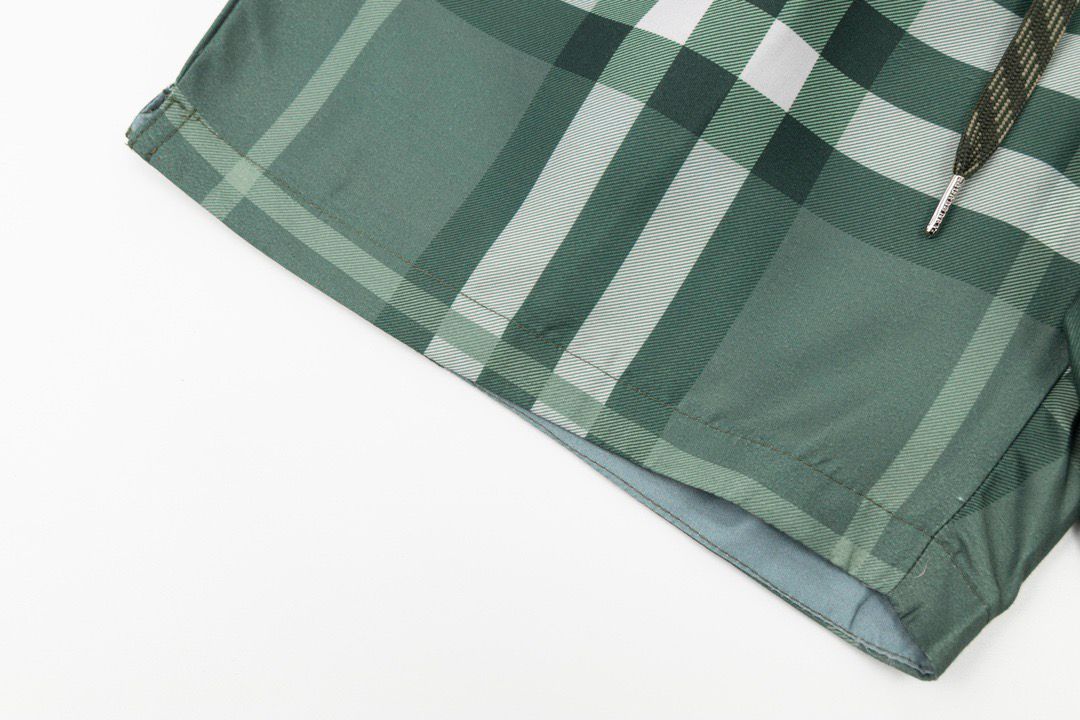 Beach pants summer quick drying shorts thin loose and casual large shorts 090104