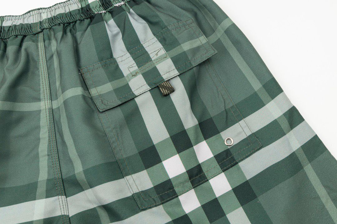 Beach pants summer quick drying shorts thin loose and casual large shorts 090104